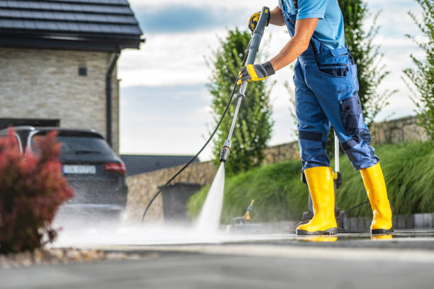 Best Pool Deck Cleaning  in Skidmore, TX